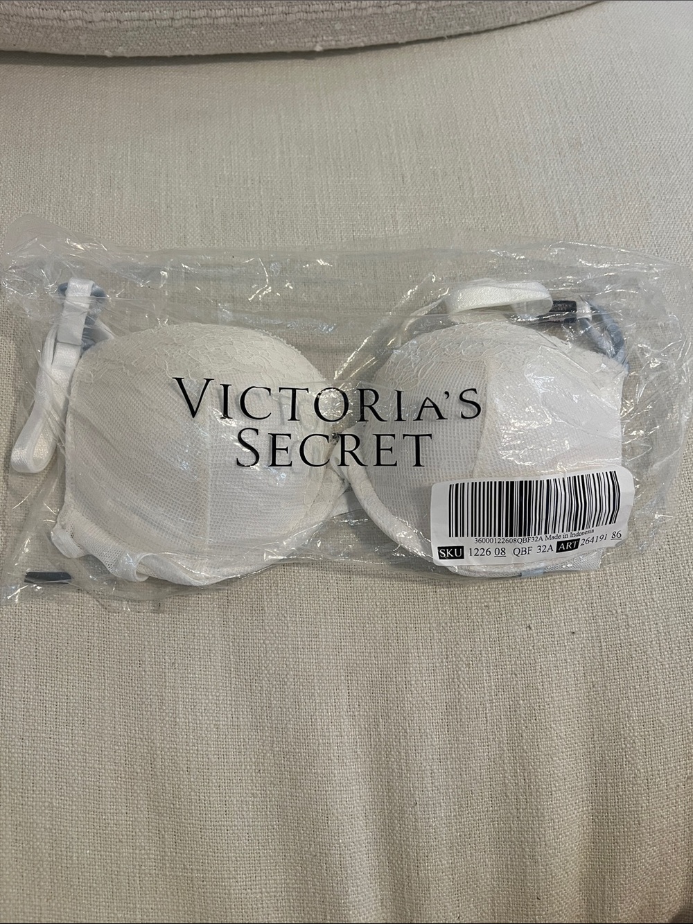 Victoria's Secret Light Whitw Lace Push Up Bra 32A
